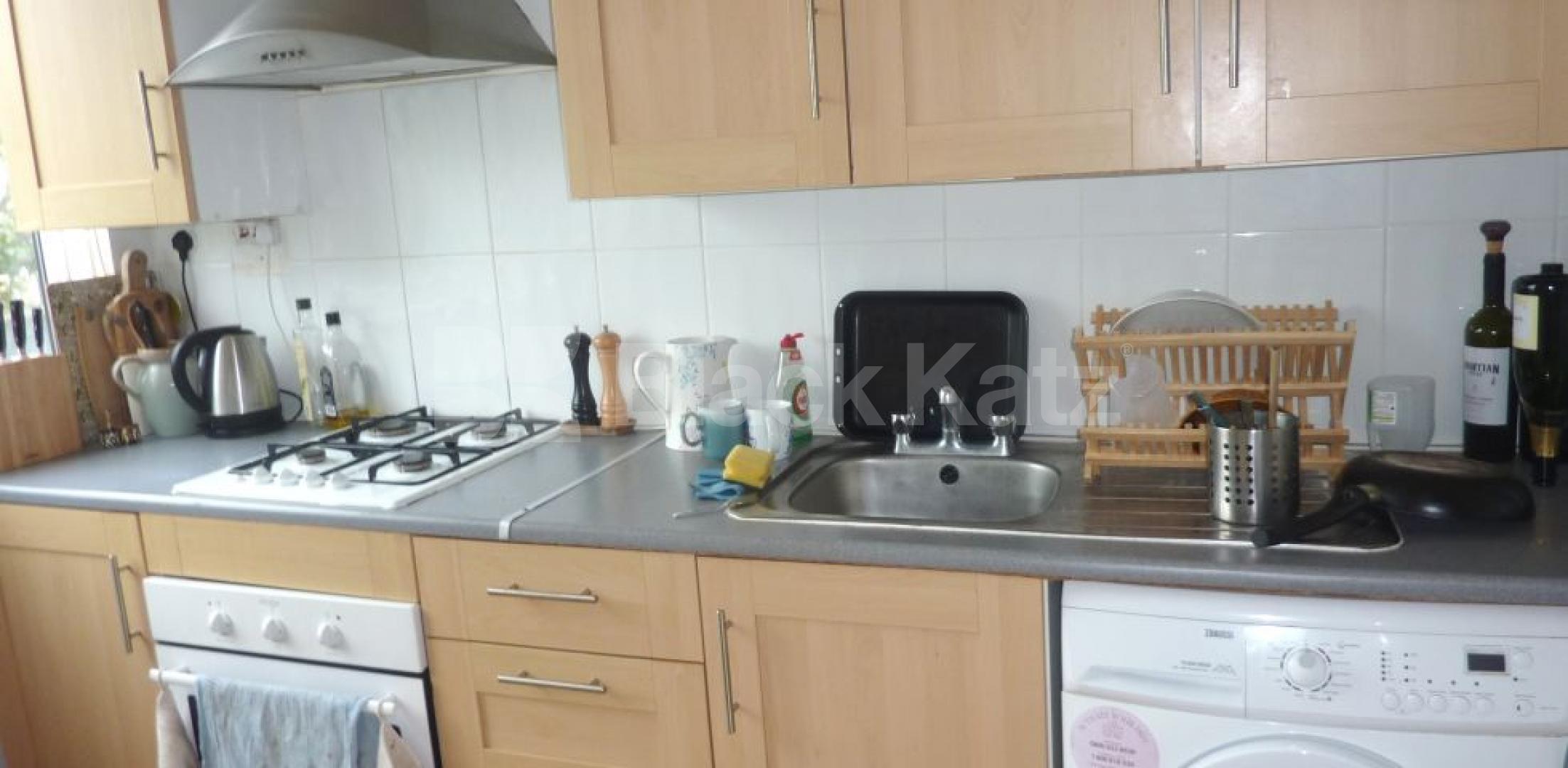 			MINUTES TO CANAL & TUBE & GOOD FOR 4 SHARERS! , 3 Bedroom, 1 bath, 1 reception Flat			 Shirland Road , WARWICK AVENUE 